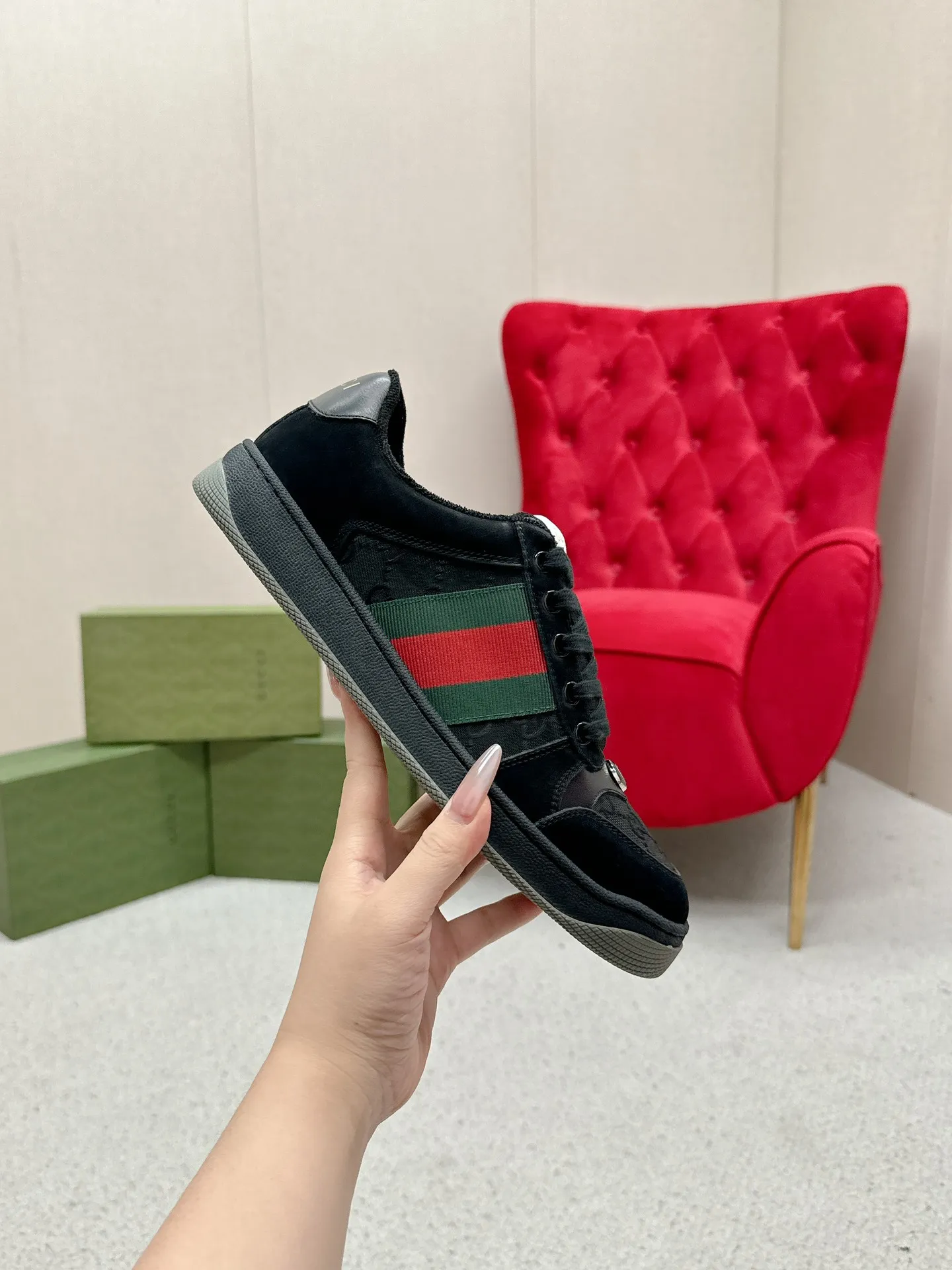 👟👟Ex-factory price 560👟👟 Men’s size +10 Gucci——purchased version GG series distressed dirty shoes-hot style is coming! 9 times out of 10 sales, you will definitely get the money. Ready stock! Spot goods! Spot goods! New colors added - the ultimate version on the market! Purchase the original version and develop it... fabric, material, outsole, and details can be compared at will! Open-mold Swarovski one-to-one replica rhinestone chain...Metal cherry pendant...Metal double G crystal cylindrical mark...Gucci original customized narrow webbing...Super flash series - flash diamond chain. The cherry decoration is detachable and can be changed into two to match with each other to show your personality. Exclusive color-brushed cowhide fabric. Hand-made distressed is very textured and has a sense of luxury! The details of the workmanship can be seen in the drawings, and no line is missed. The original terry cloth is delicate, soft and more comfortable and breathable. The privately stamped two-color original TPU outsole (lower layer is wider, upper layer is narrower). Matching packaging⭐️ Size: Female 35-40 Male 39-44 (Female 41 Male 45 customized)